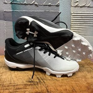 Under Armour Men’s 6.5 Lead Off Baseball Cleats Rubber Spikes Athletic Black Wht